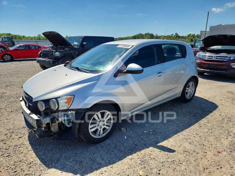 2013 Chevrolet Sonic фото