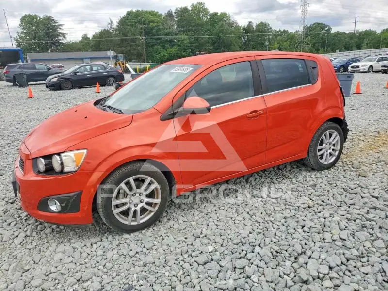 2013 Chevrolet Sonic фото