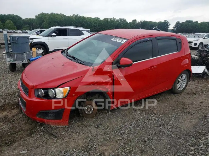 2013 Chevrolet Sonic фото