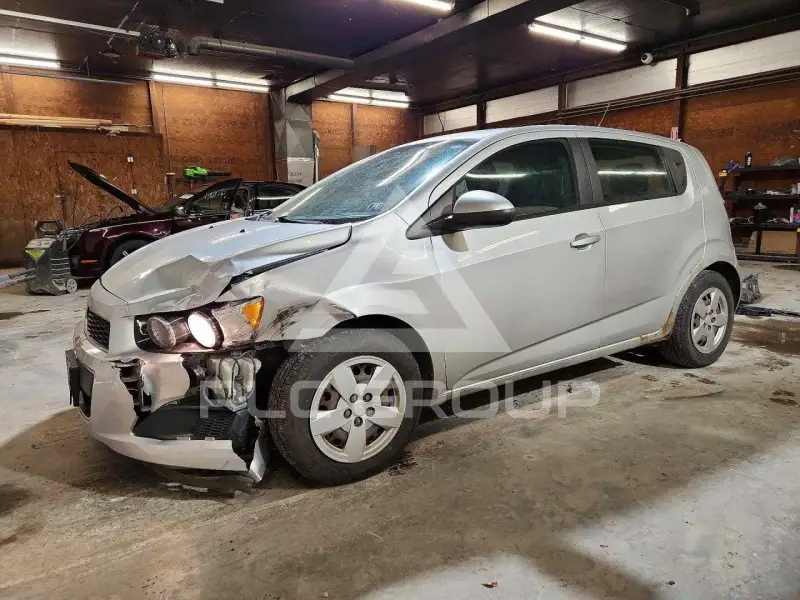 2013 Chevrolet Sonic фото