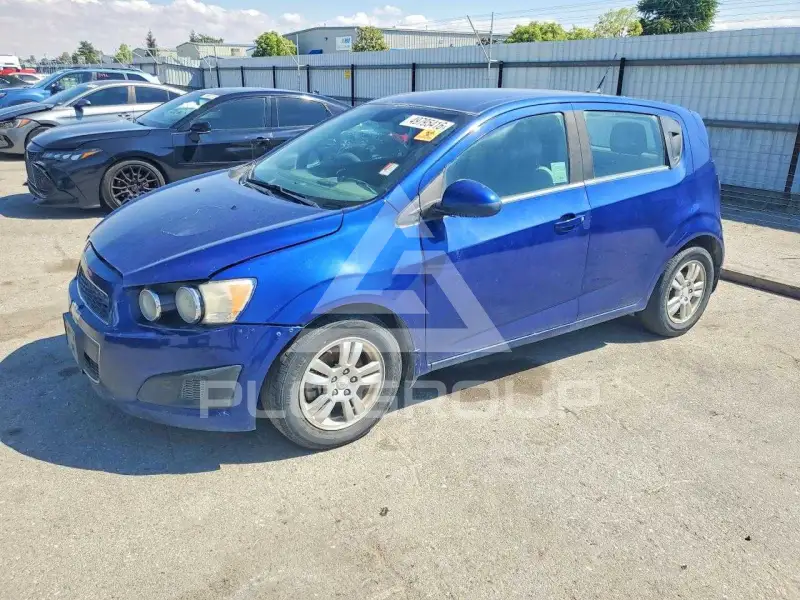 2013 Chevrolet Sonic фото