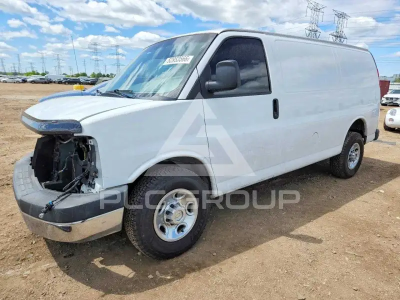 2013 Chevrolet Express photo