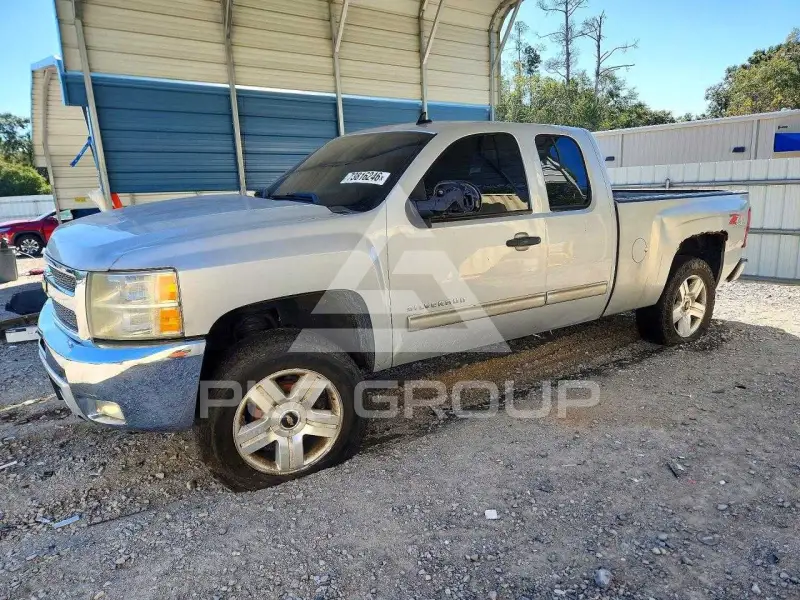 2013 Chevrolet Silverado photo
