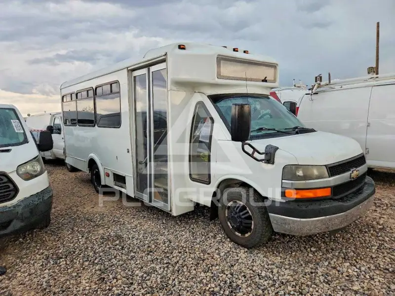 2013 Chevrolet Express photo