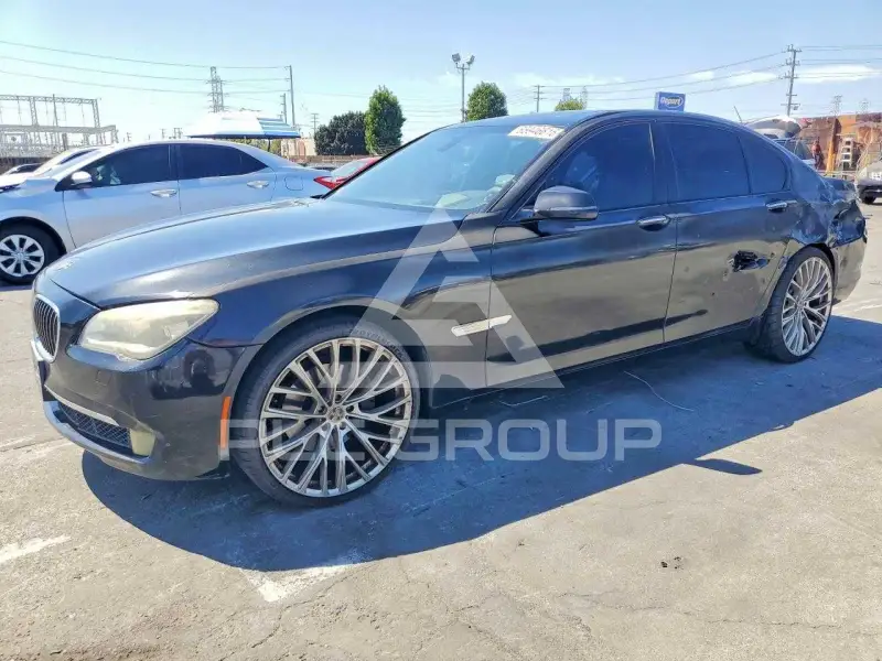 2013 BMW 740 фото