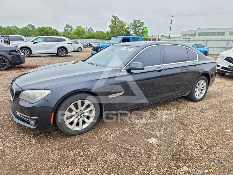 2013 BMW 740 фото