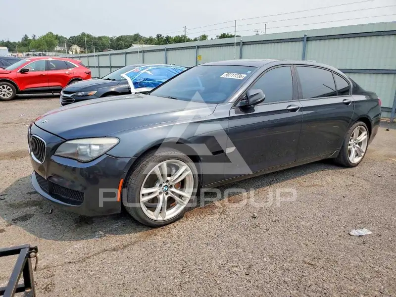 2013 BMW 740 фото
