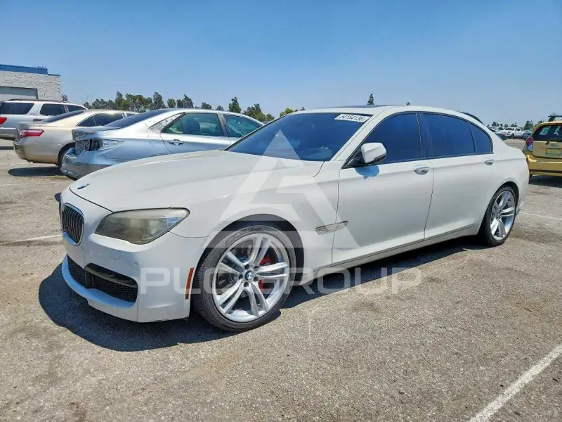 2013 BMW 740 фото