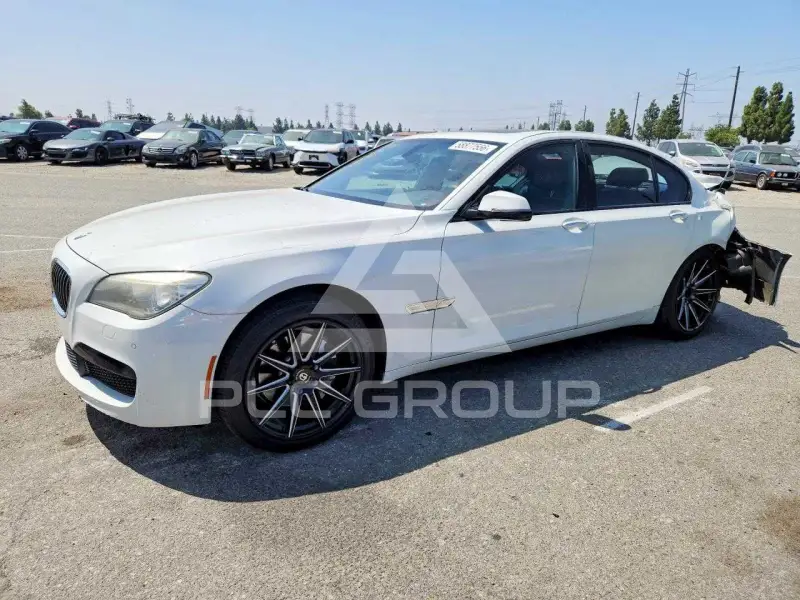 2013 BMW 740 фото