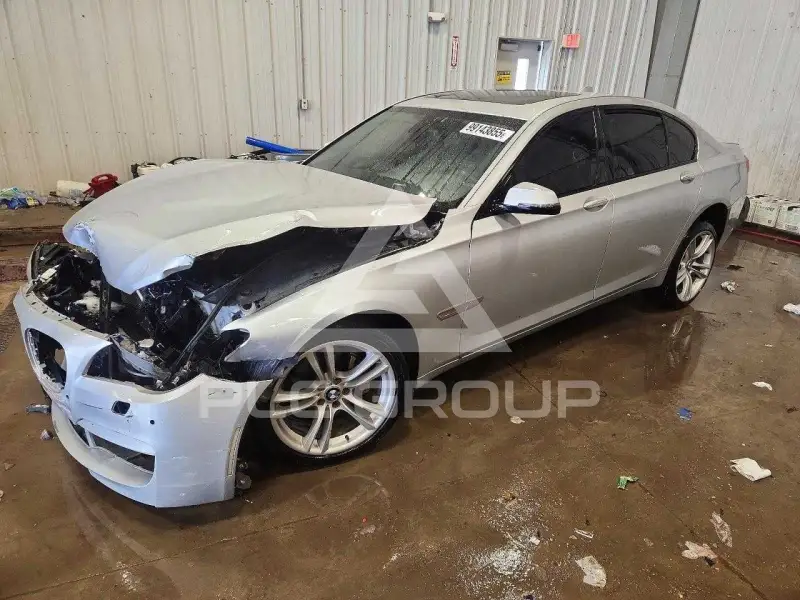 2013 BMW 740 фото
