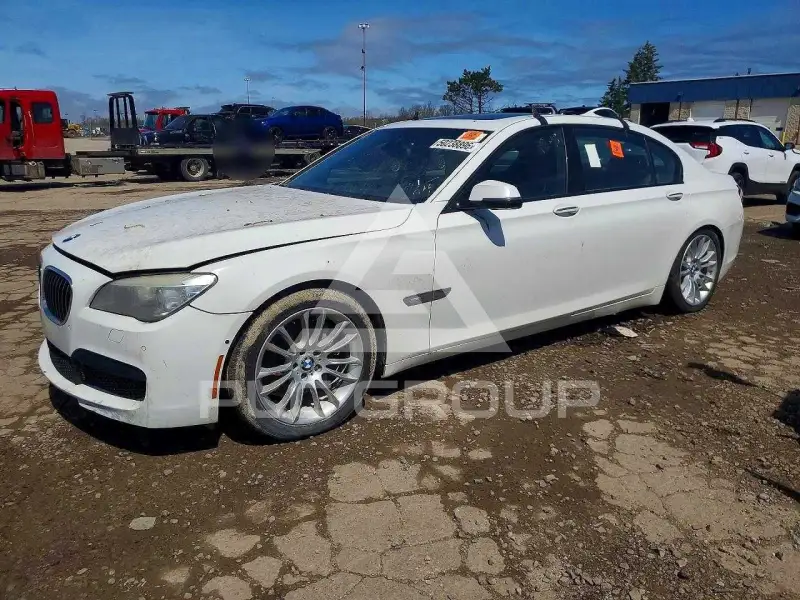 2013 BMW 740 фото