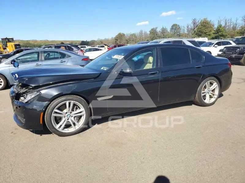 2013 BMW 750 photo