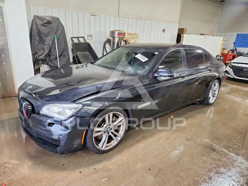 2013 BMW 750 photo