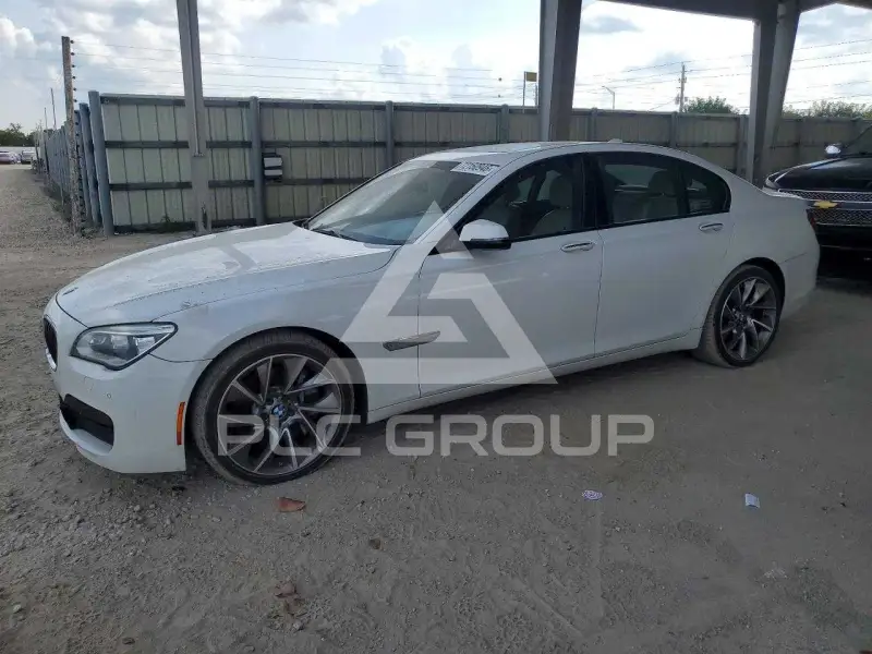 2013 BMW 750 photo