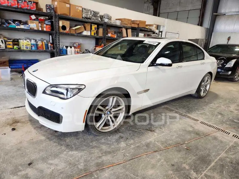 2013 BMW 750 photo