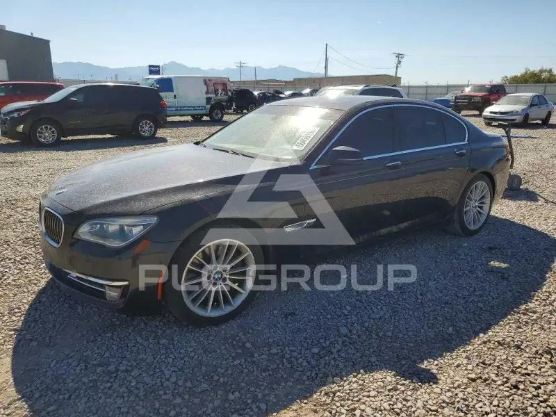 2013 BMW 750 photo