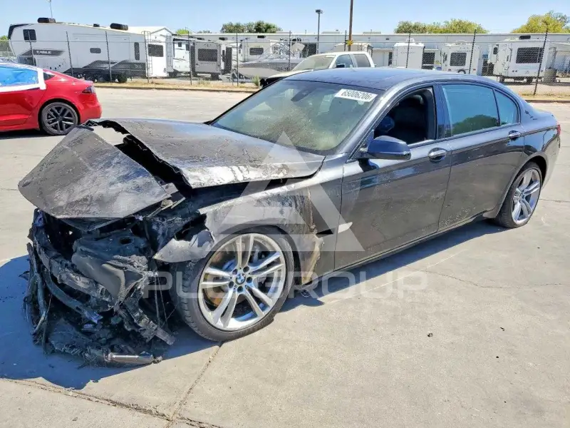2013 BMW 750 фото