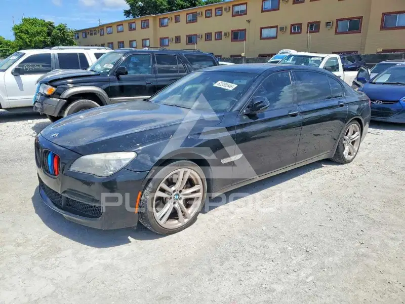 2013 BMW 750 фото