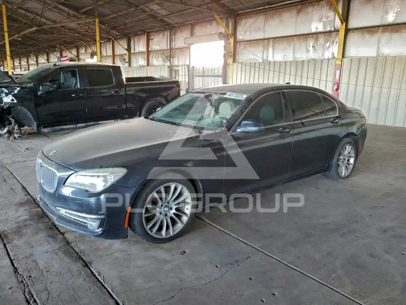 2013 BMW 750 фото