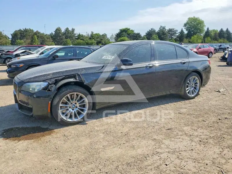 2013 BMW 750 фото