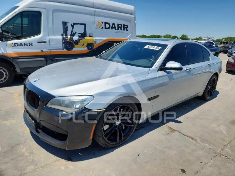 2013 BMW 750 фото