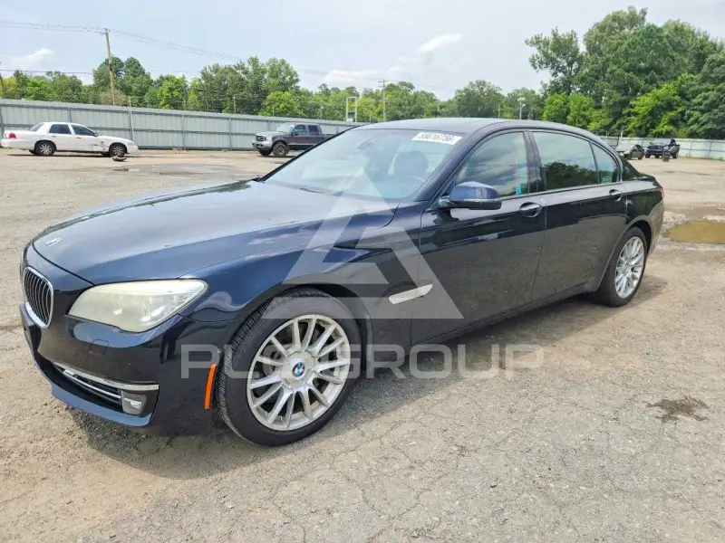 2013 BMW 750 фото