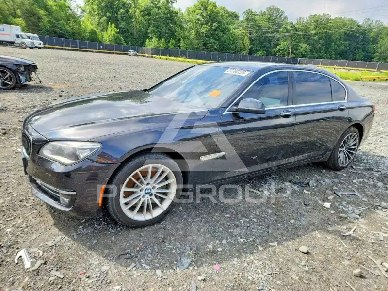 2013 BMW 750 фото