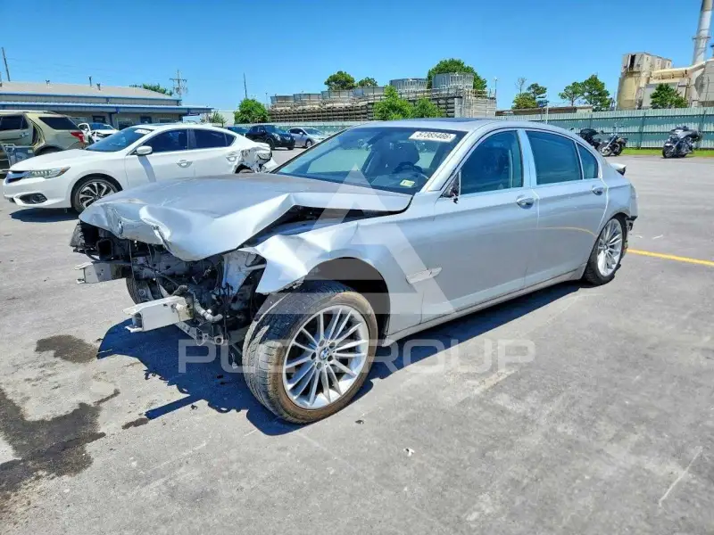 2013 BMW 750 фото