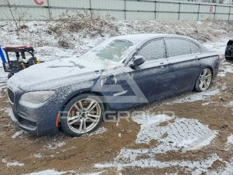 2013 BMW 750 фото