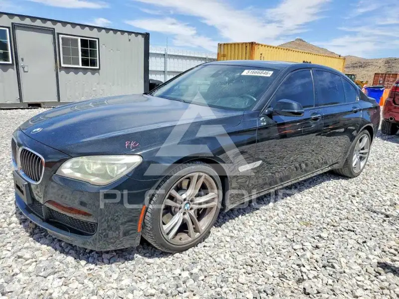 2013 BMW 750 photo