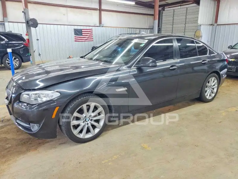 2013 BMW 528 photo