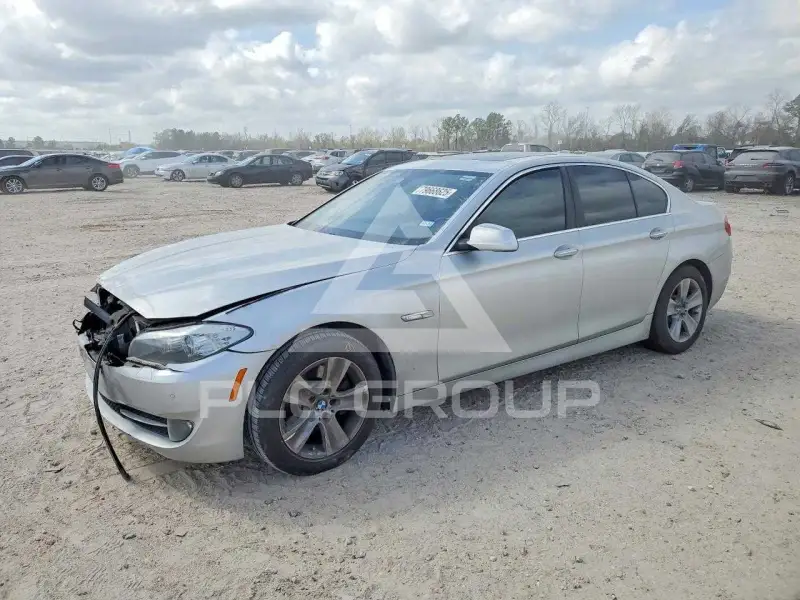 2013 BMW 528 photo