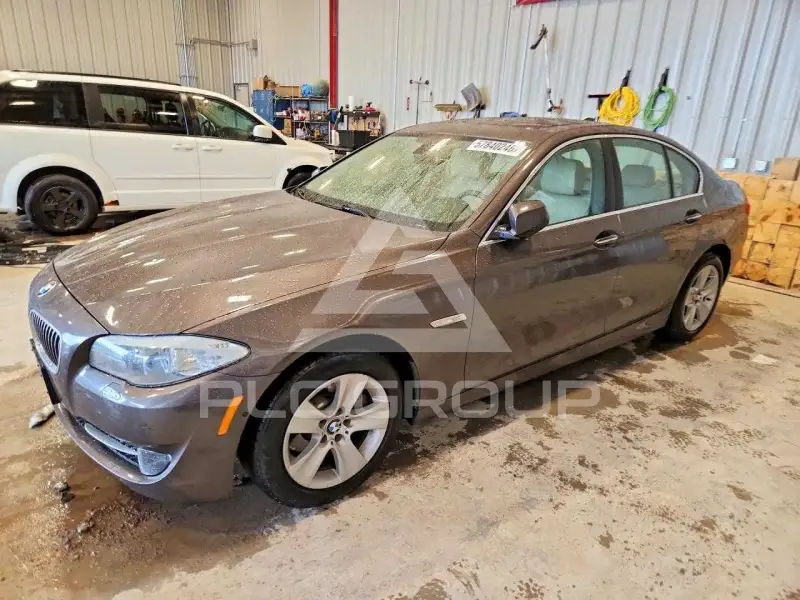 2013 BMW 528 photo