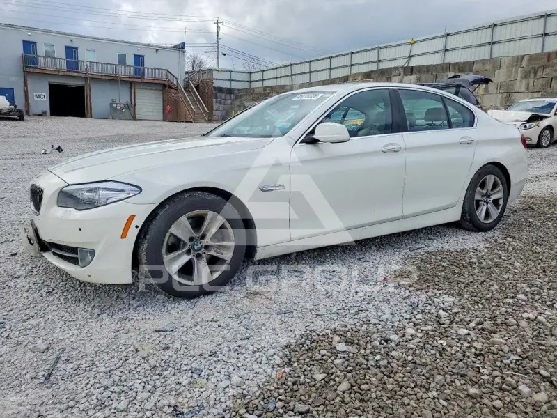 2013 BMW 528 photo