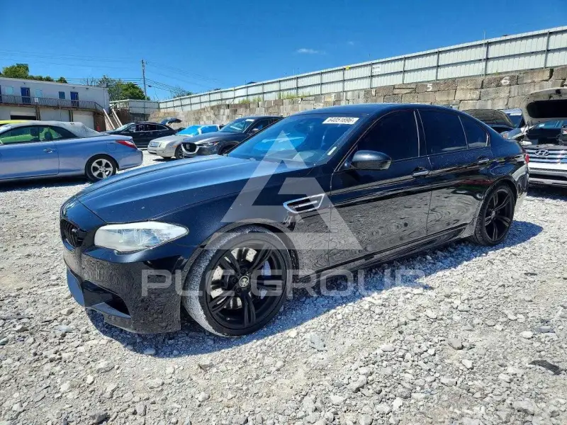 2013 BMW M5 фото