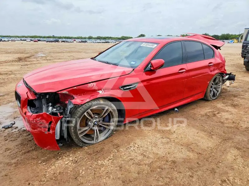 2013 BMW M5 фото