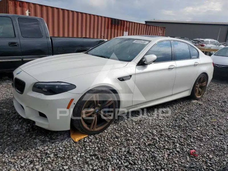 2013 BMW M5 photo