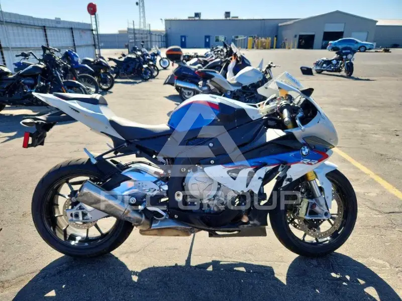 2013 BMW S1000 фото