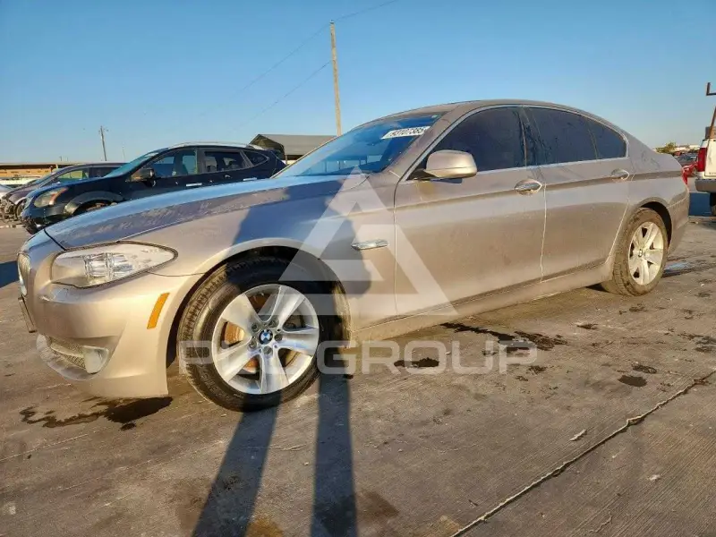 2013 BMW 528 photo