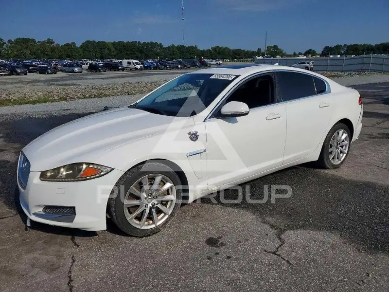 2013 Jaguar XF photo
