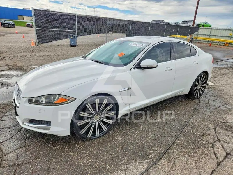2013 Jaguar XF photo