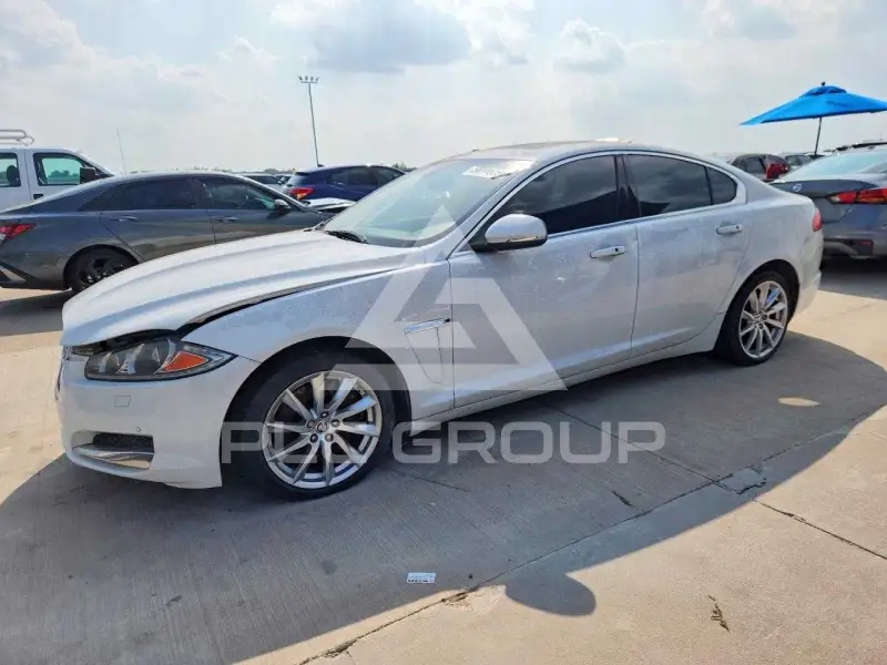 2013 Jaguar XF photo