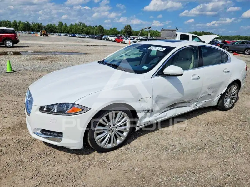 2013 Jaguar XF фото