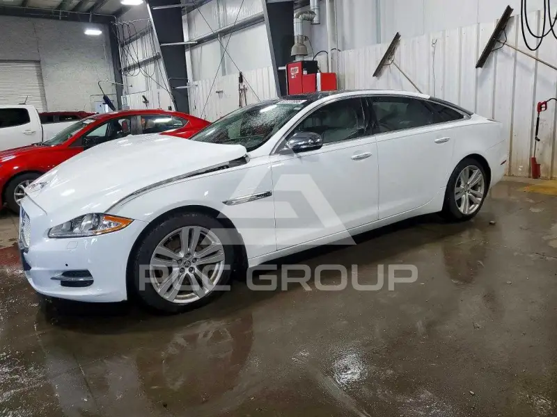 2013 Jaguar XJ photo