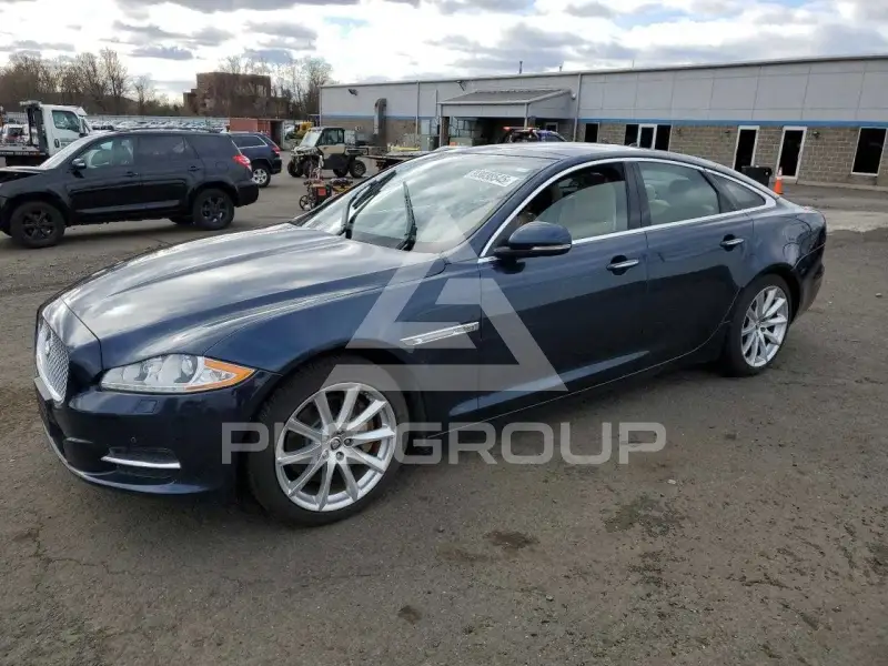 2013 Jaguar XJ photo
