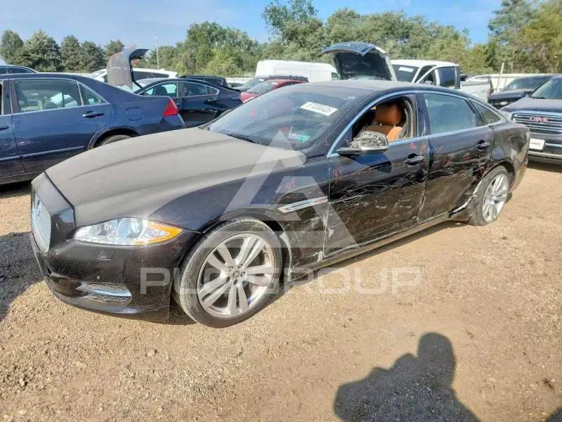 2013 Jaguar XJ photo