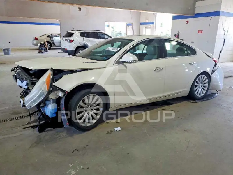 2013 Buick REGAL photo