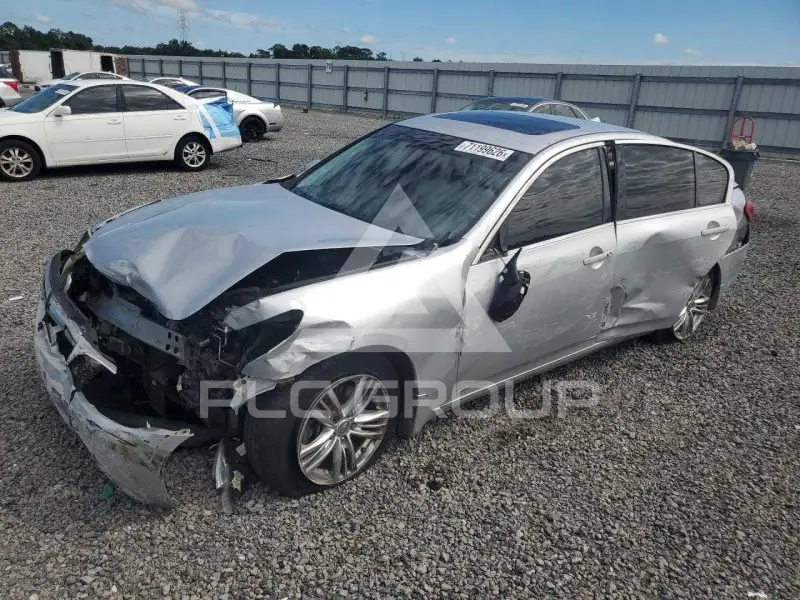 2013 Infinity G37 photo