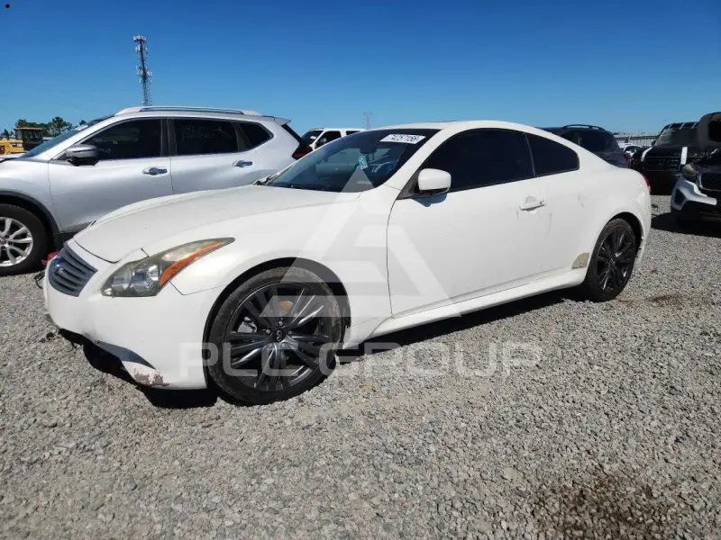 2013 Infinity G37 photo