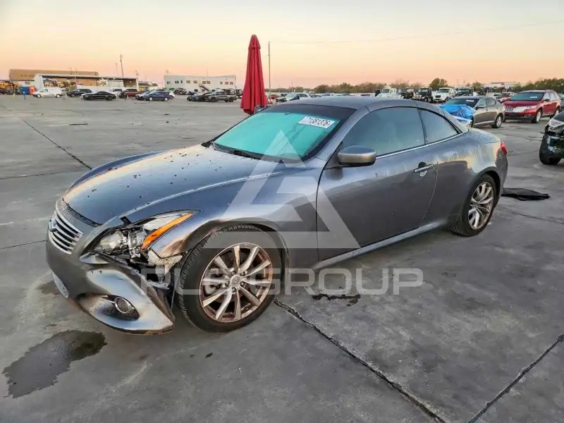 2013 Infinity G37 photo